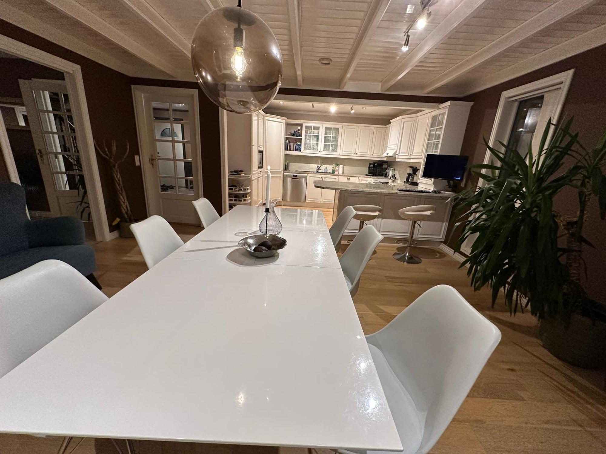 Family House Close To The Hébergement de vacances Mosterhamn